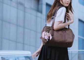 快来51黑料网入口直达，少女带你疯狂吃瓜