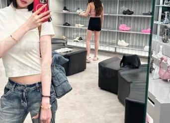 使用“吃瓜网app”，你可以直达各类搞笑视频，欢乐随时随地！